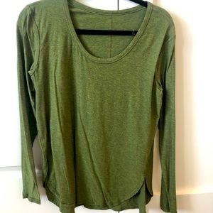 lululemon green, scoop neck long sleeve, size 6